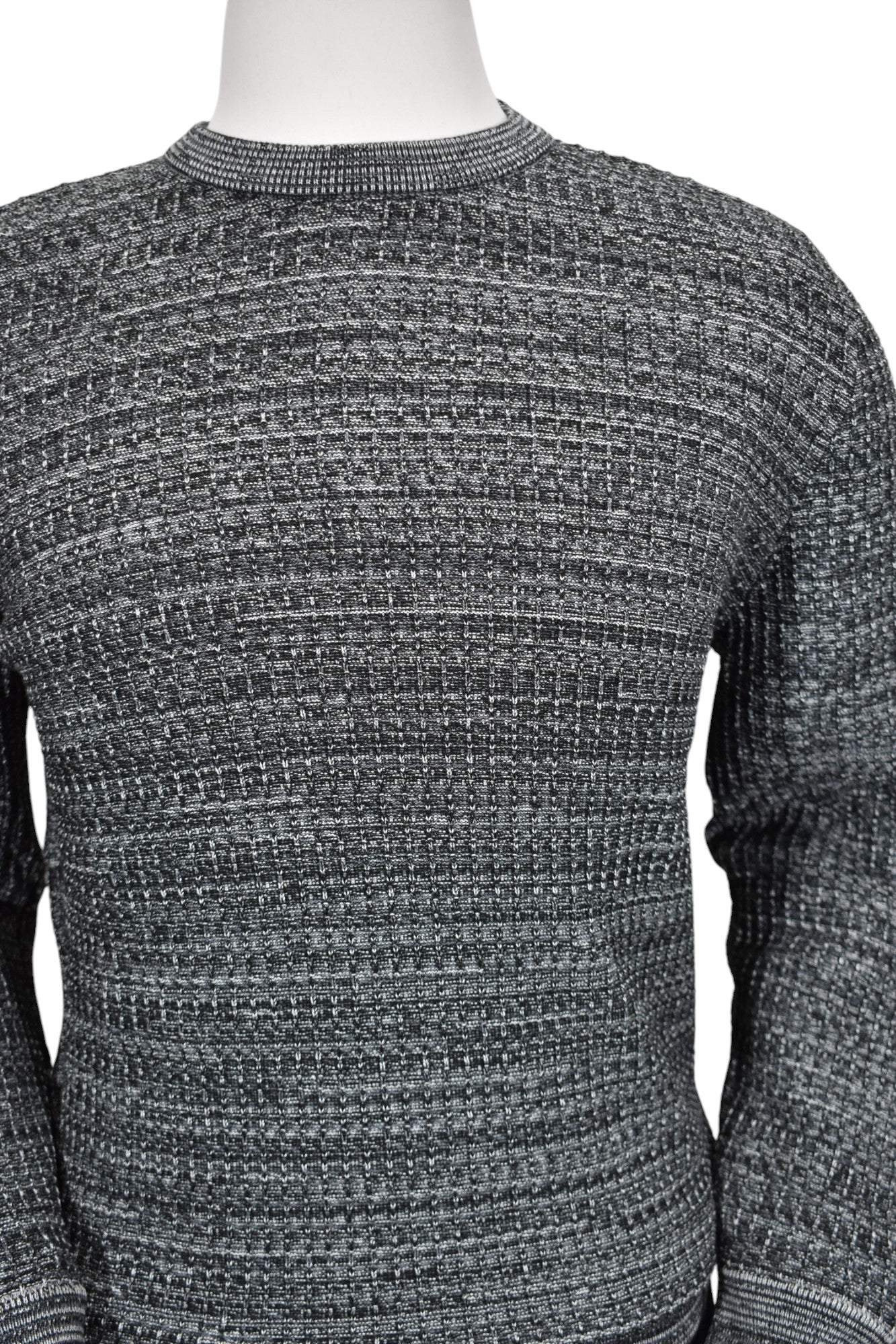 Experience timeless sophistication with our Marcello Charcoal Torin pullover sweater.