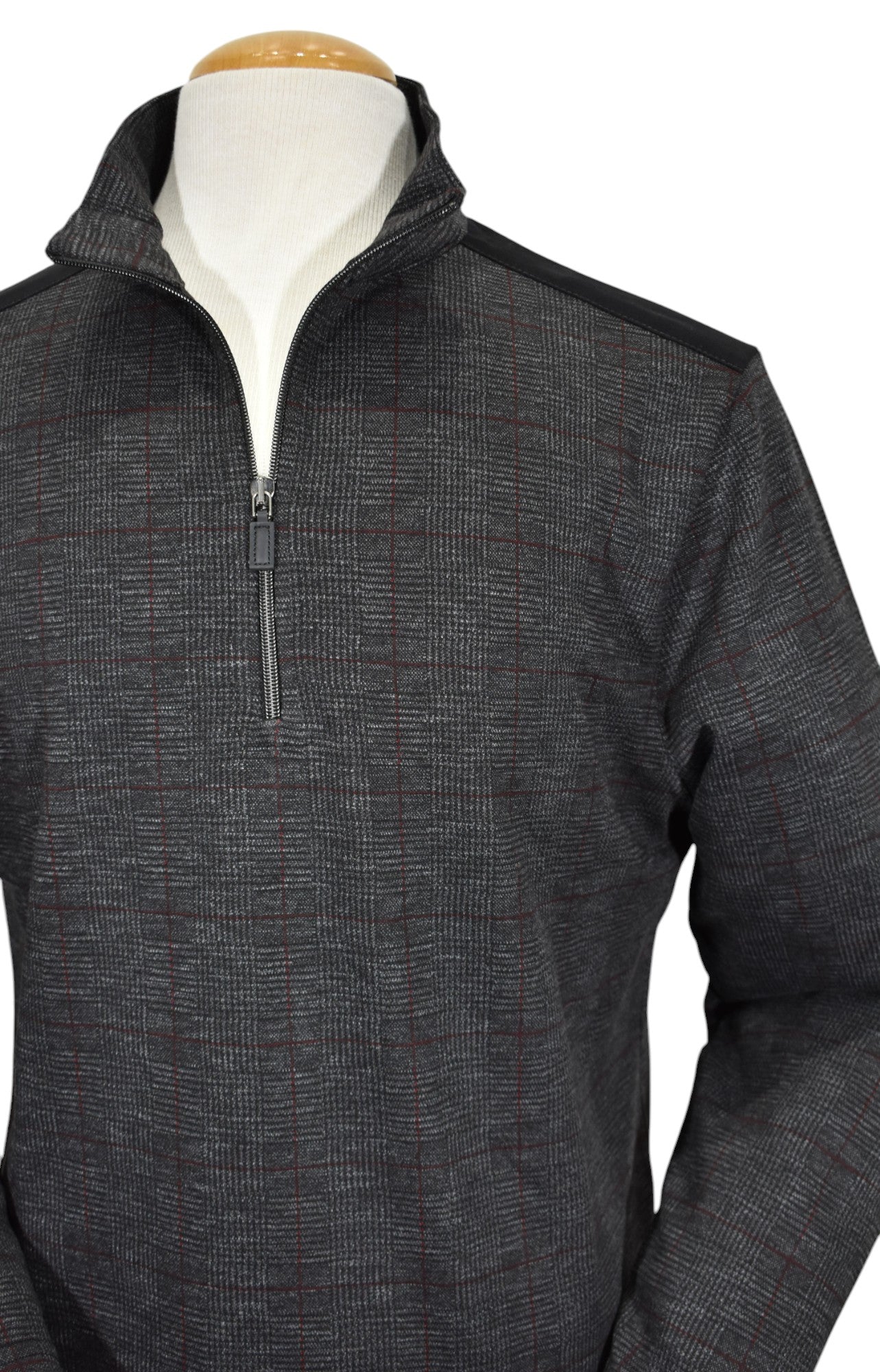 Experience luxury and comfort with the Marcello Sir William Plain Quarter Zip.