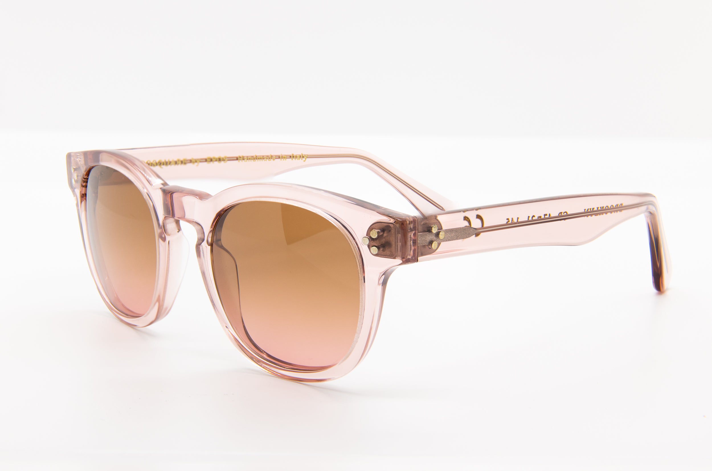 Designed with versatility in mind, Brooklyn pairs subtle vintage inspiration with modern craftsmanship, making it ideal for everyday wear. Offered by Marcello.