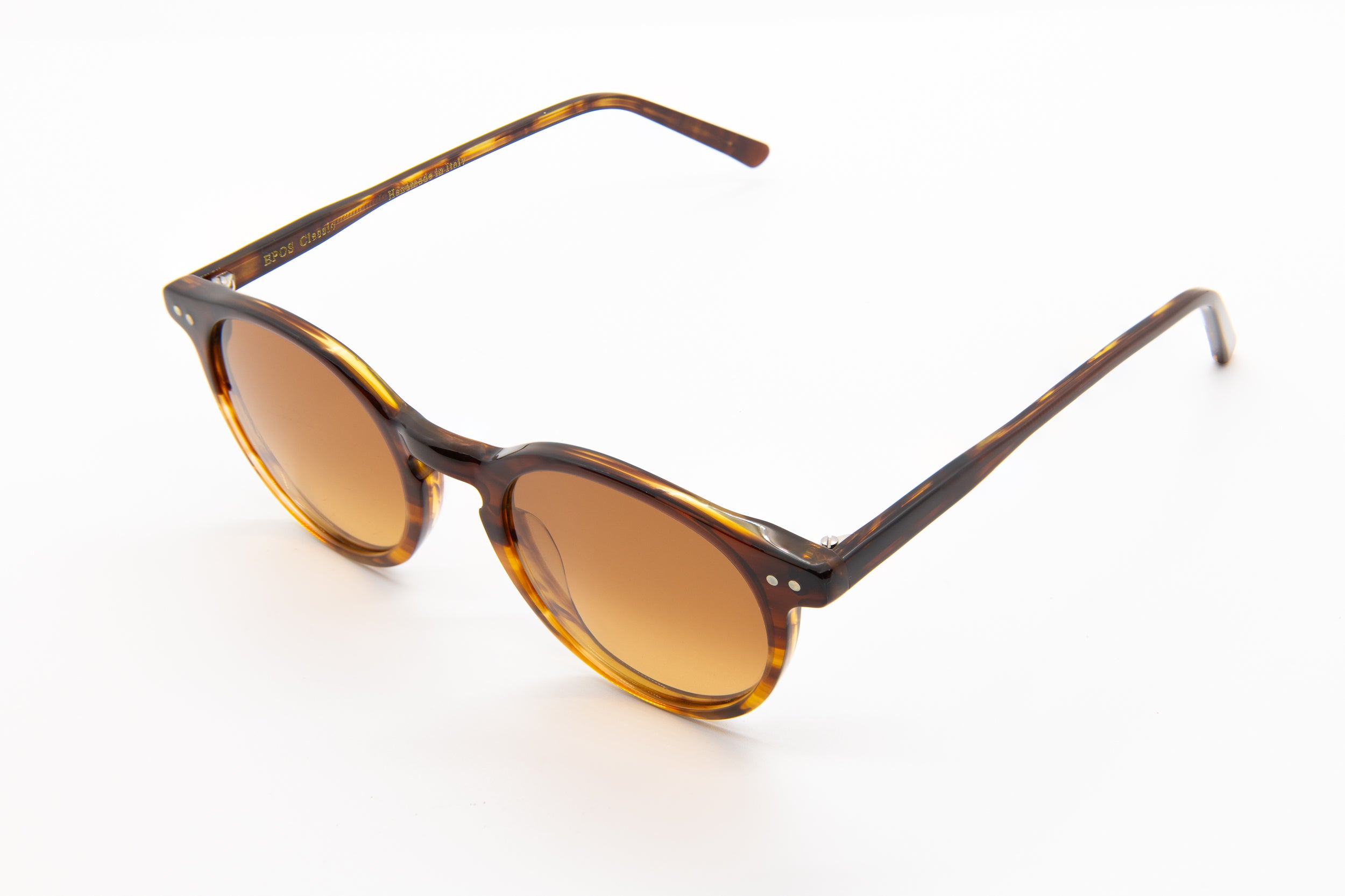 The Castore model from EPOS Milano is a perfect blend of vintage structure and contemporary elegance. Offered by Marcello.