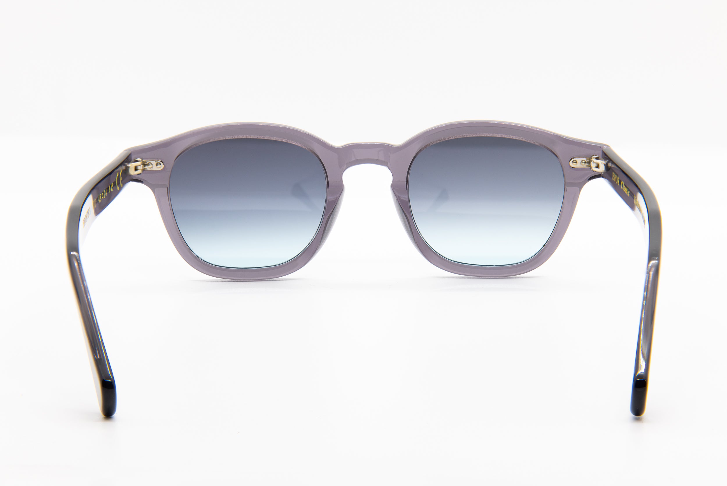 The Bronte 3 by EPOS Milano is a bold reinterpretation of vintage style, offering structure, personality, and timeless Italian craftsmanship. Offered by Marcello.