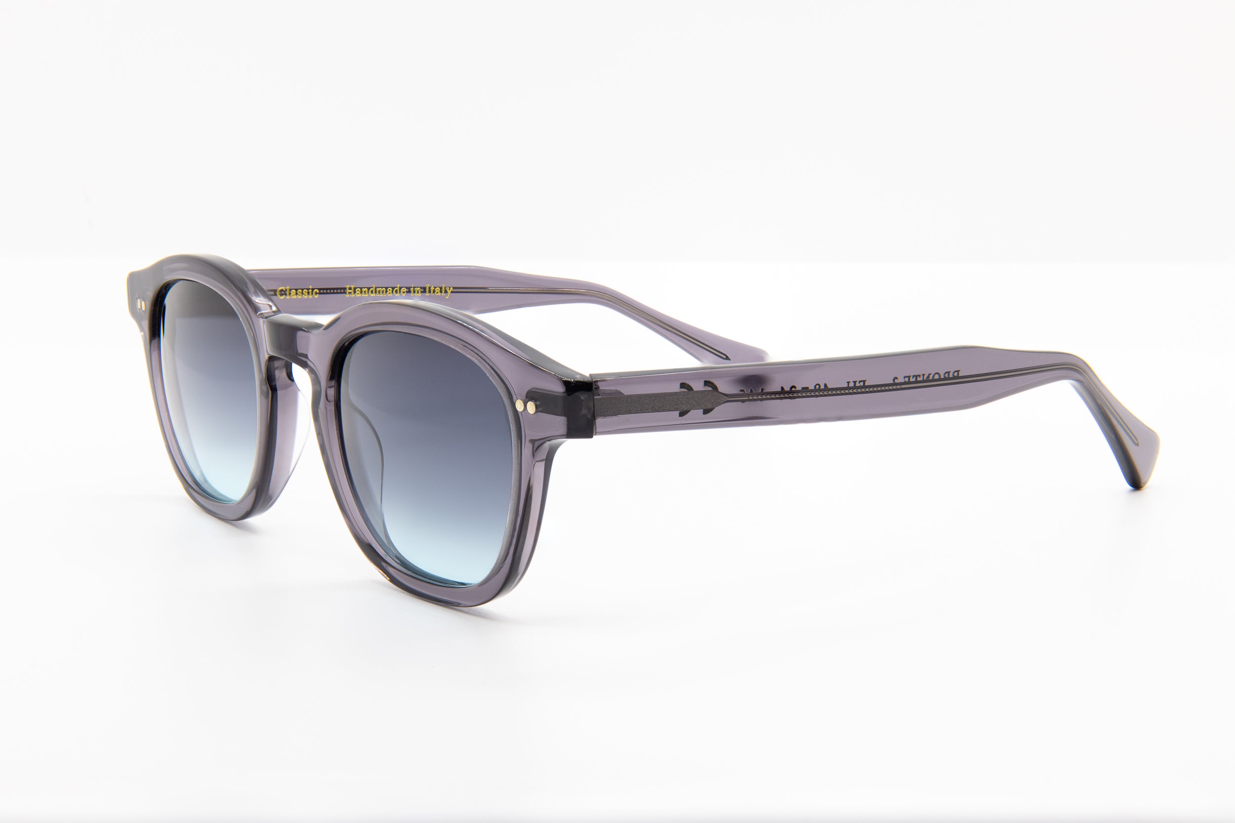 The Bronte 3 by EPOS Milano is a bold reinterpretation of vintage style, offering structure, personality, and timeless Italian craftsmanship. Offered by Marcello.