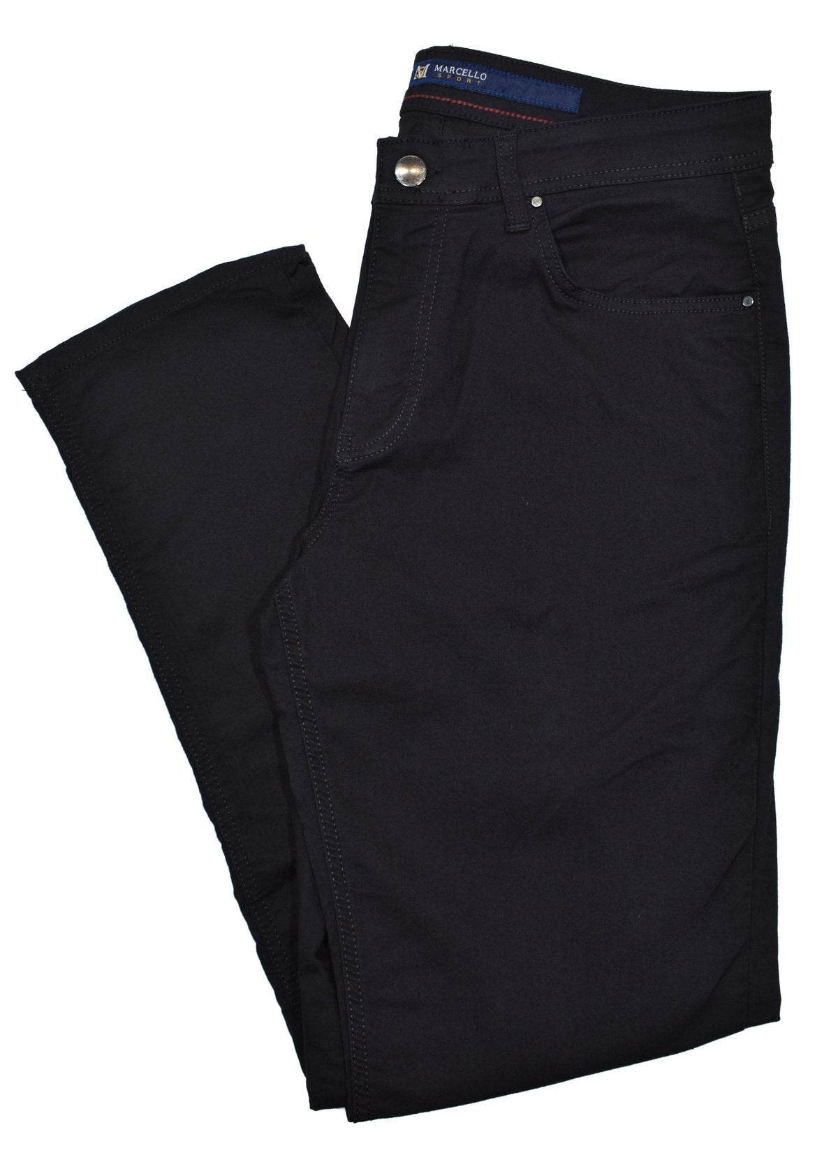 Stay comfortable and stylish with the LP10 Marcello Feather Weight Stretch Jeans. The lightweight design combined with stretch fabric makes them ideal for natural movements. The medium rise and classic fit are updated with a tapered leg, perfect for contemporary looks. Choose from Black, Denim and Navy, in sizes 30-35 (32 length) or 36-44 (33 length).