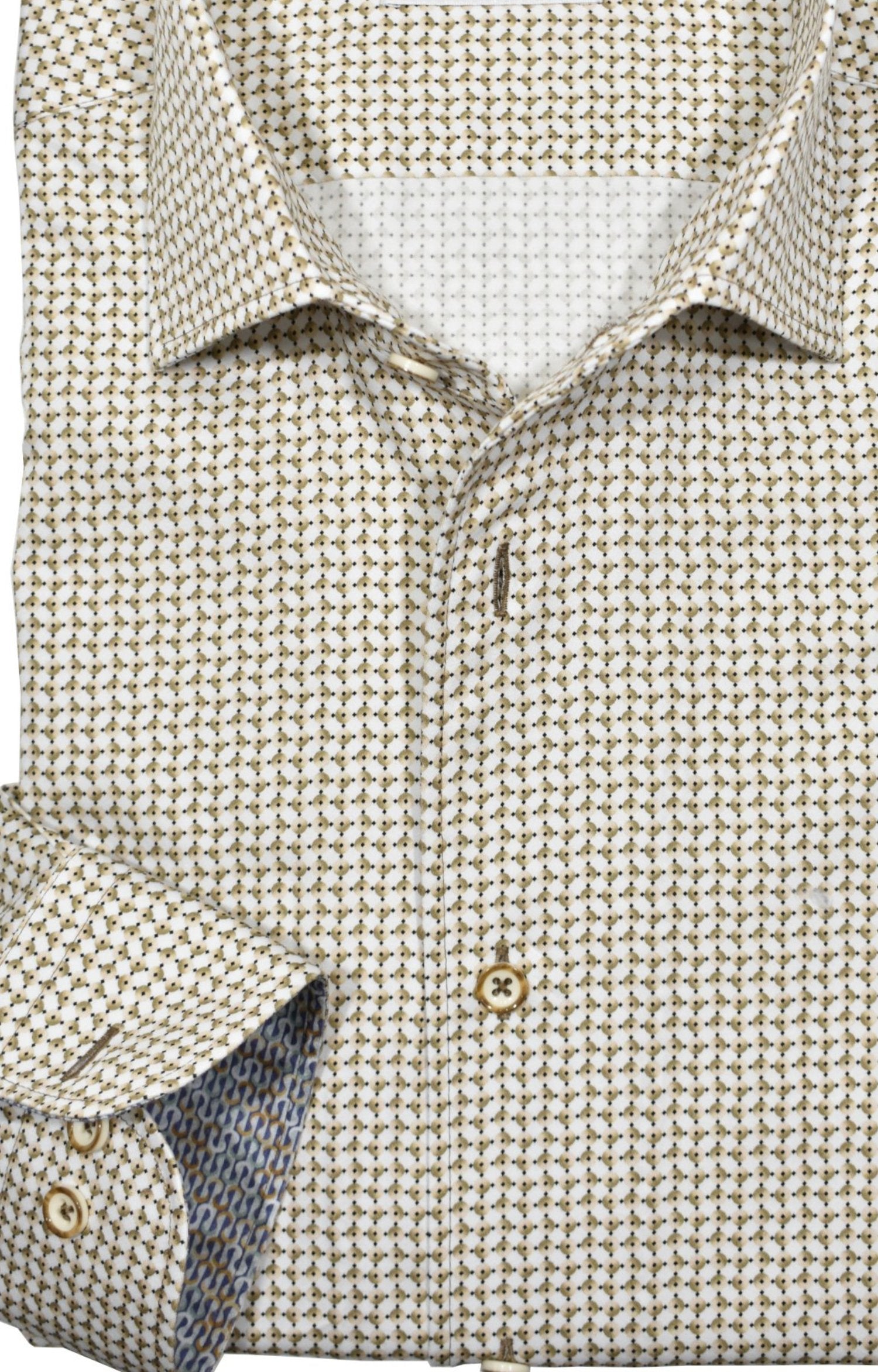 Upgrade your wardrobe with the W031R Tan Andrew Roll Collar. Crafted from extra fine cotton with a luxurious silk-like finish, this shirt is a dream to wear. The Marcello exclusive one-piece roll collar stands elegantly, while the custom matched buttons and trim fabric add a touch of sophistication.