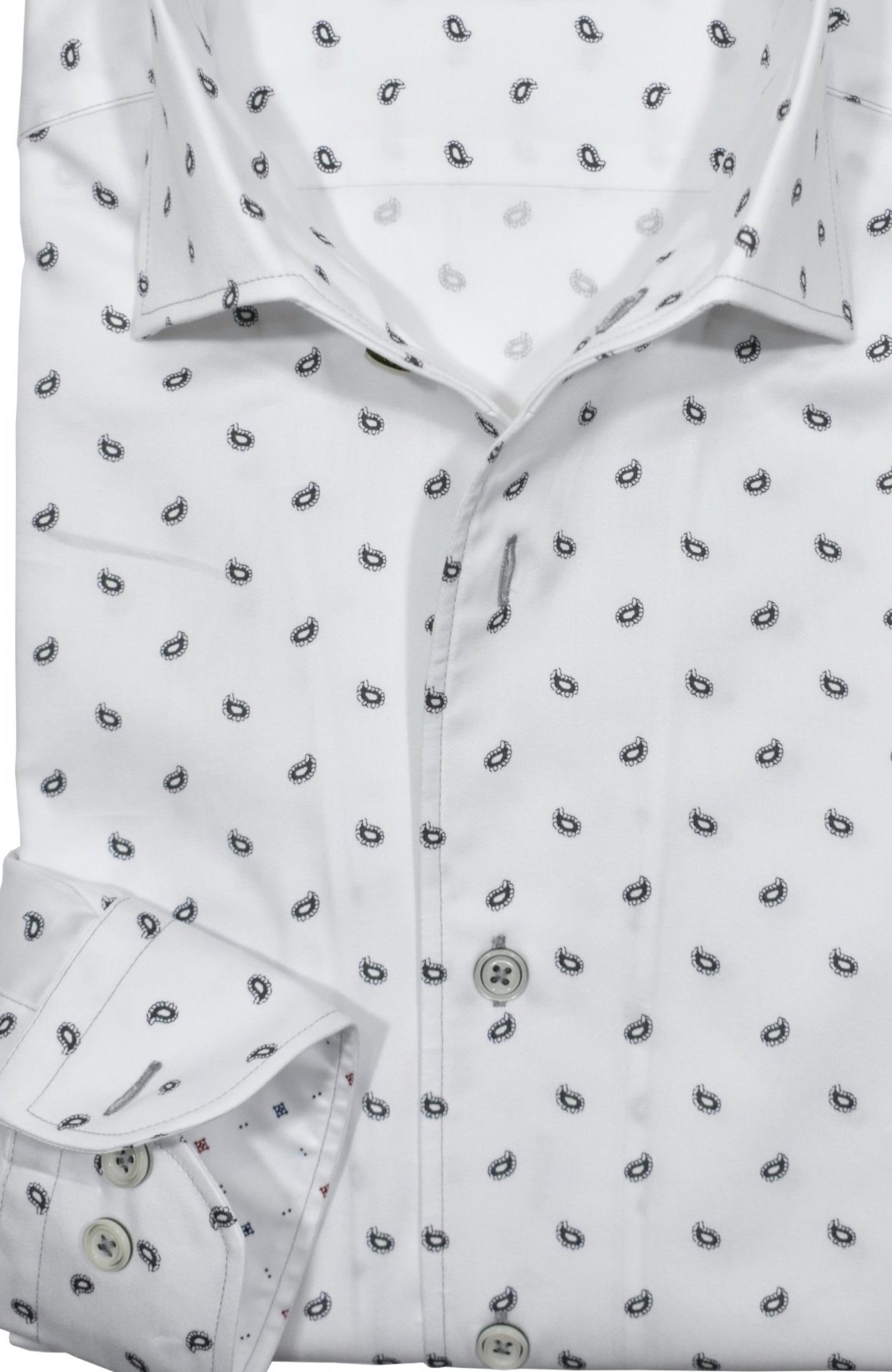 Upgrade your wardrobe with the W038R Lost Paisley Roll Collar. Crafted from extra fine cotton with a luxurious silk-like finish, this shirt is a dream to wear. The Marcello exclusive one-piece roll collar stands elegantly, while the custom matched buttons and trim fabric add a touch of sophistication.