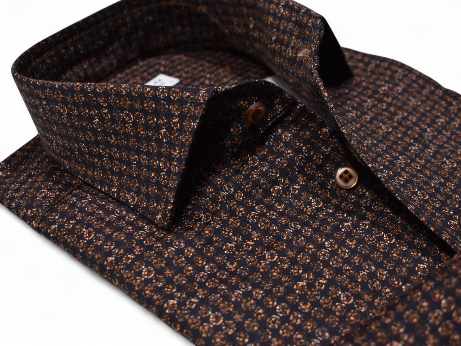 Elevate your traditional style with the Marcello Largo Rustic's luxurious blend of soft cotton sateen