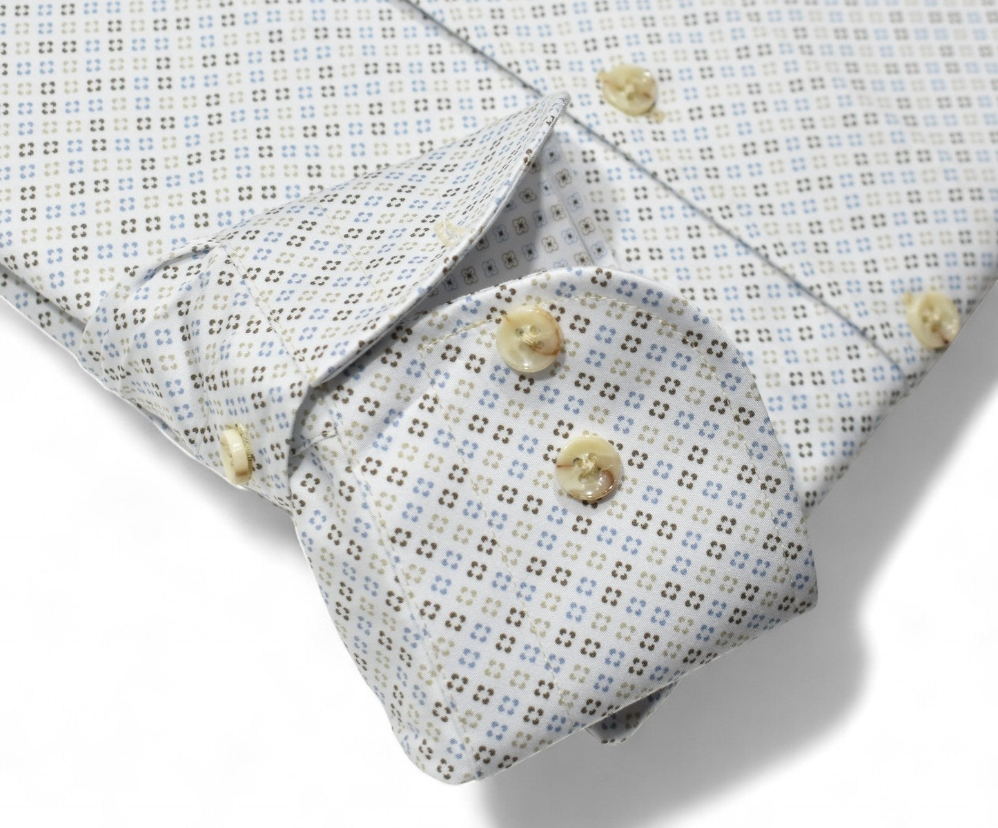 Marcello square patterned shirt.