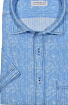 Stay cool and stylish in the W821S Sky Seersucker shirt. Made from lightweight, seersucker fabric, this short-sleeved model comes in a soft blue hue with shades of white. Contrast navy stitching and a classic chest pocket provide the perfect trendy touch, while custom-matched buttons keep you looking sharp.
