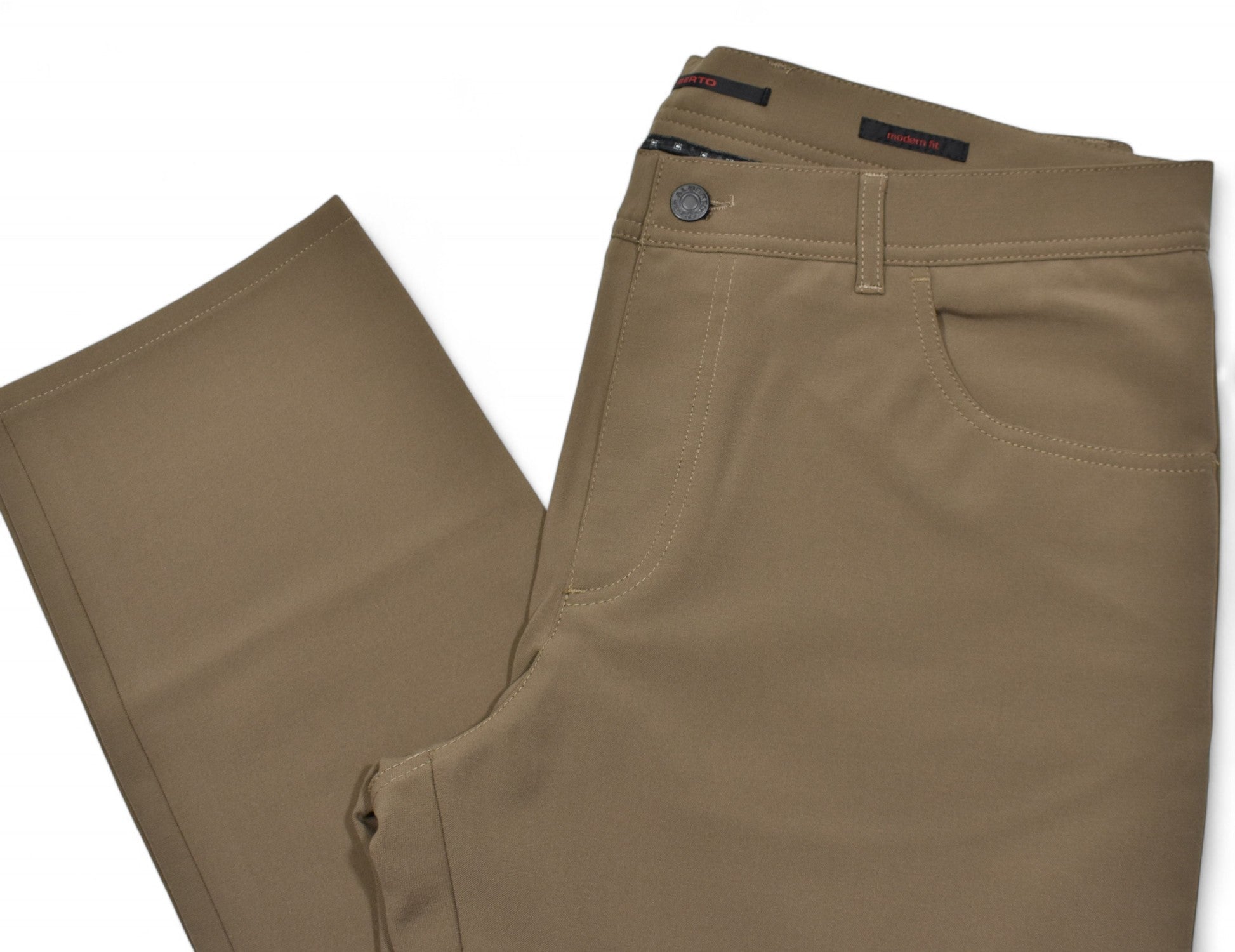 Boasting the Alberto Ceramica fabric that is both functional and dressy, in a 5 pocket jean model. Modern fit, slightly slimmer leg, shorter rise and slightly increased waist. 