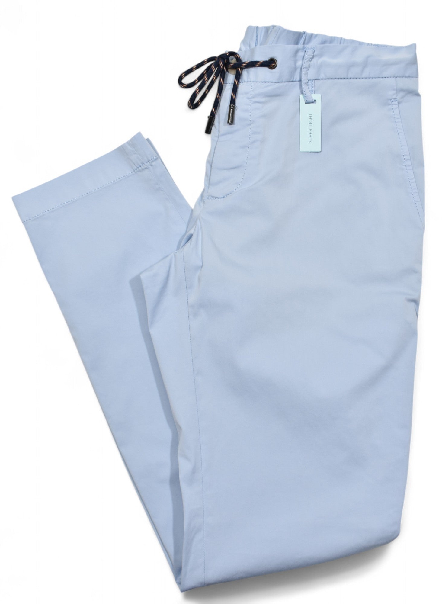 Alberto's refined casual pant strikes the perfect balance between functionality and elegance with its lightweight summer fabric.