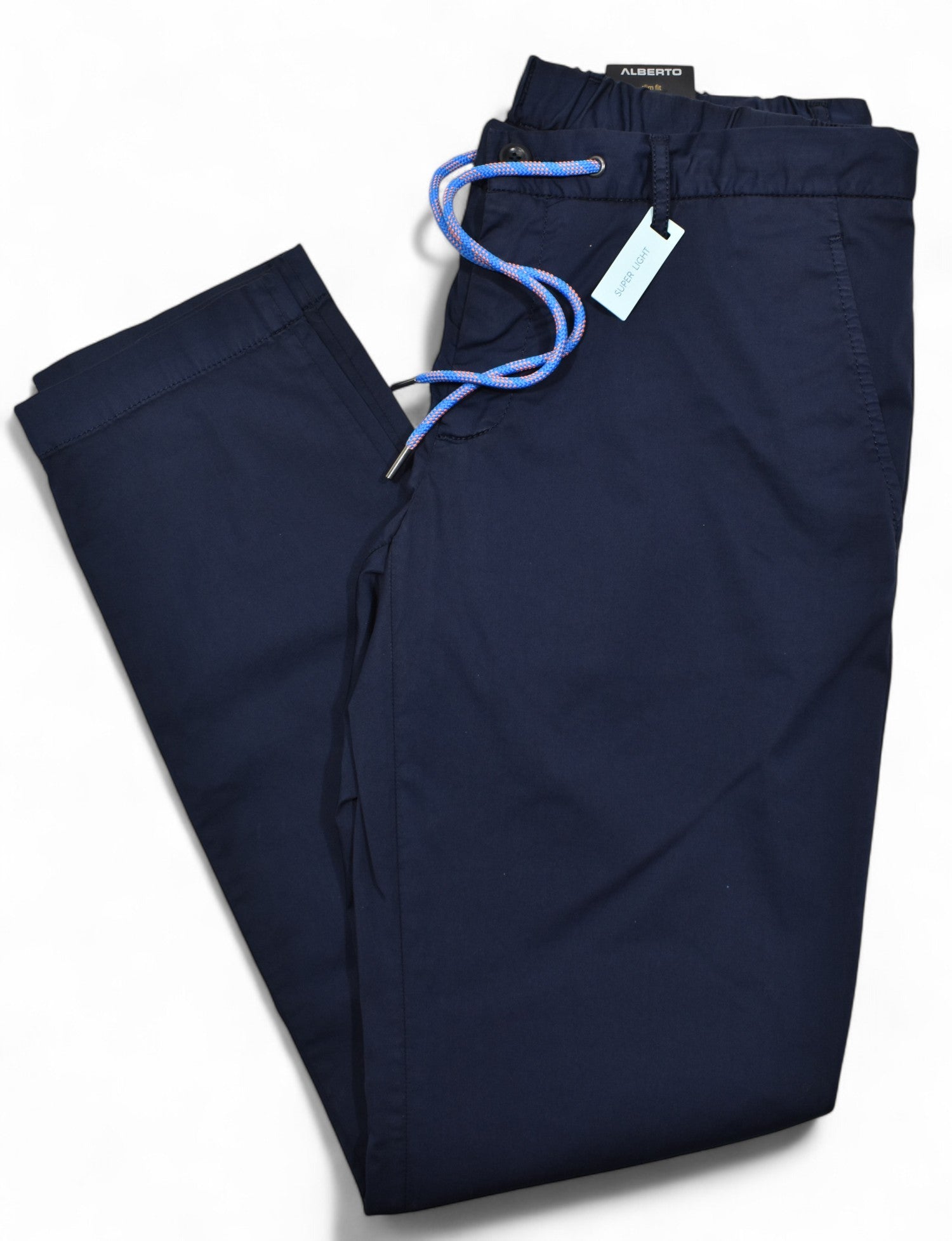 Alberto's refined casual pant strikes the perfect balance between functionality and elegance with its lightweight summer fabric.