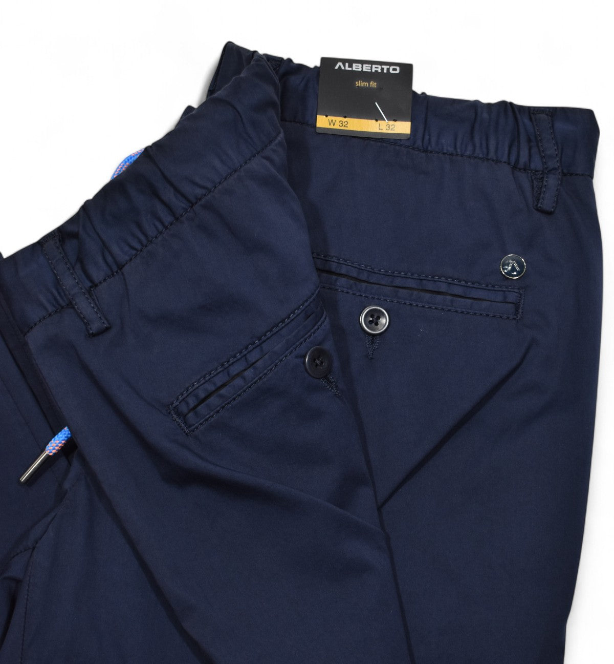 Alberto's refined casual pant strikes the perfect balance between functionality and elegance with its lightweight summer fabric.