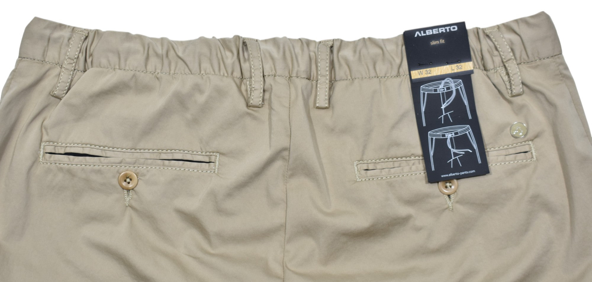 Alberto's refined casual pant strikes the perfect balance between functionality and elegance with its lightweight summer fabric.