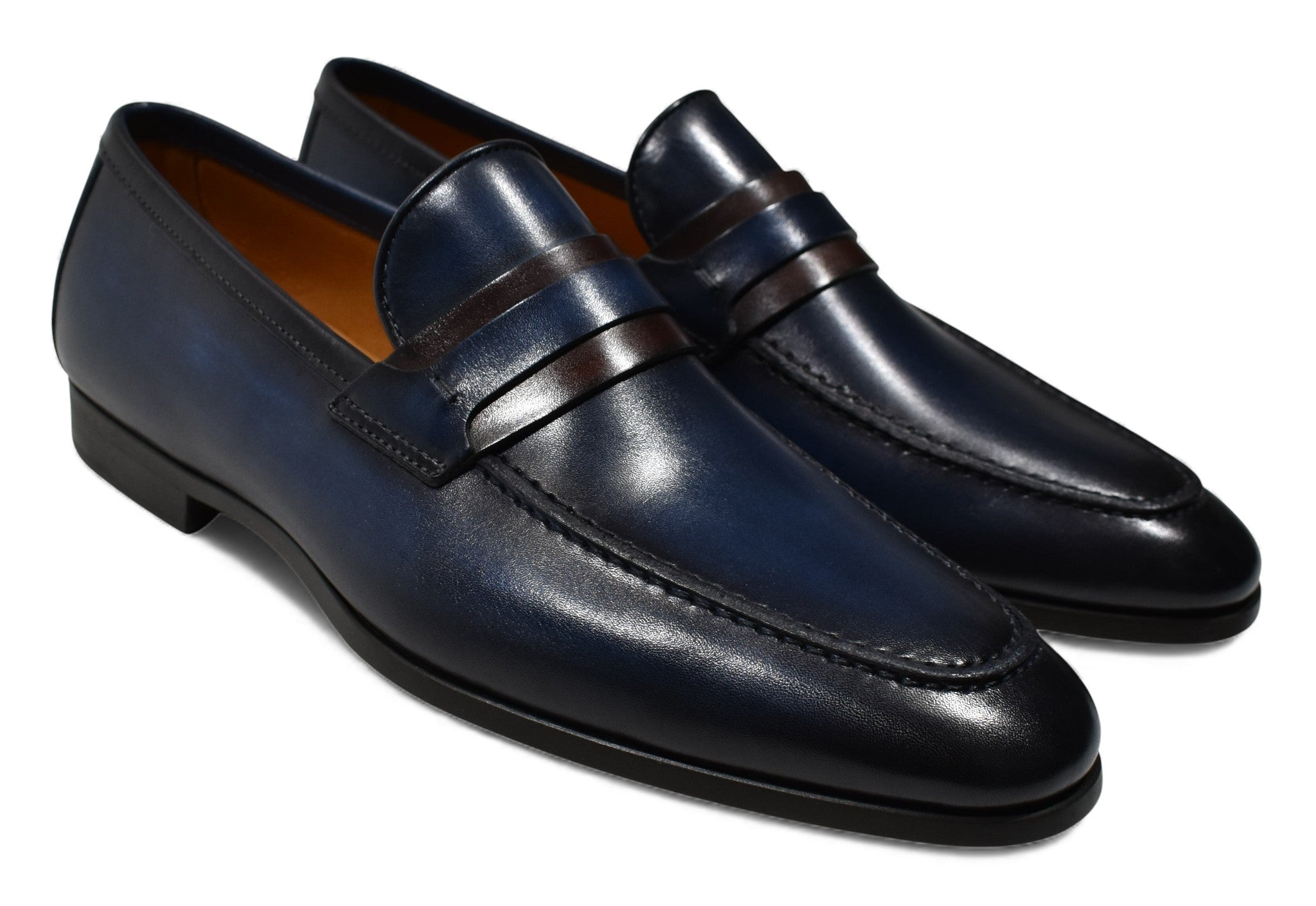 Magnanni navy brown flex shoe.