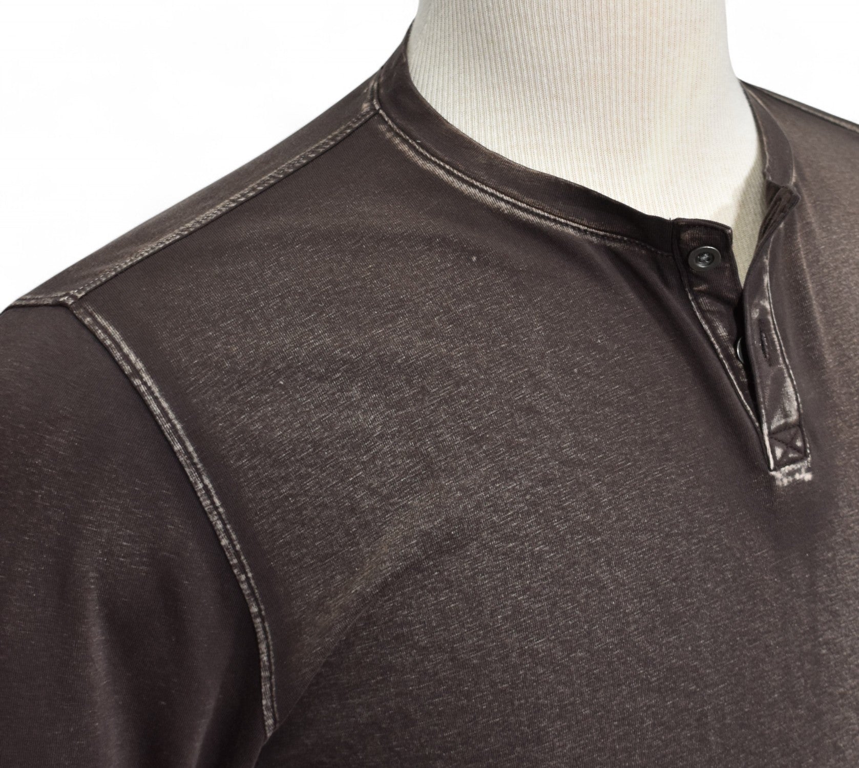 Experience the luxurious comfort of our Marcello Assaraf Diego Henley.