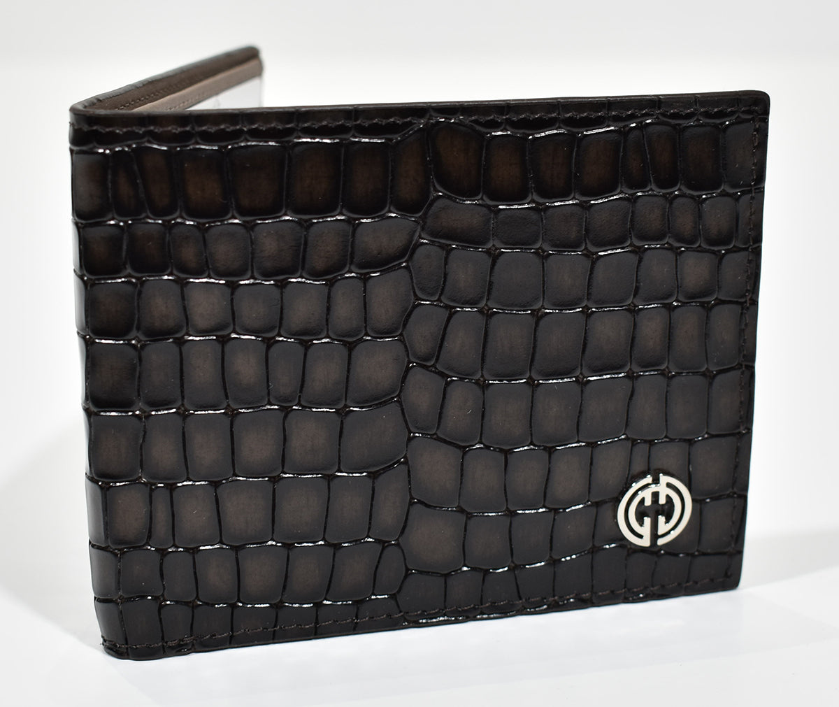 The unmistakable gator pattern stamped on classic leather, with color shading is a great gift idea. Solid leather interior with eight card slots, two hidden slots and a double paper bill section.