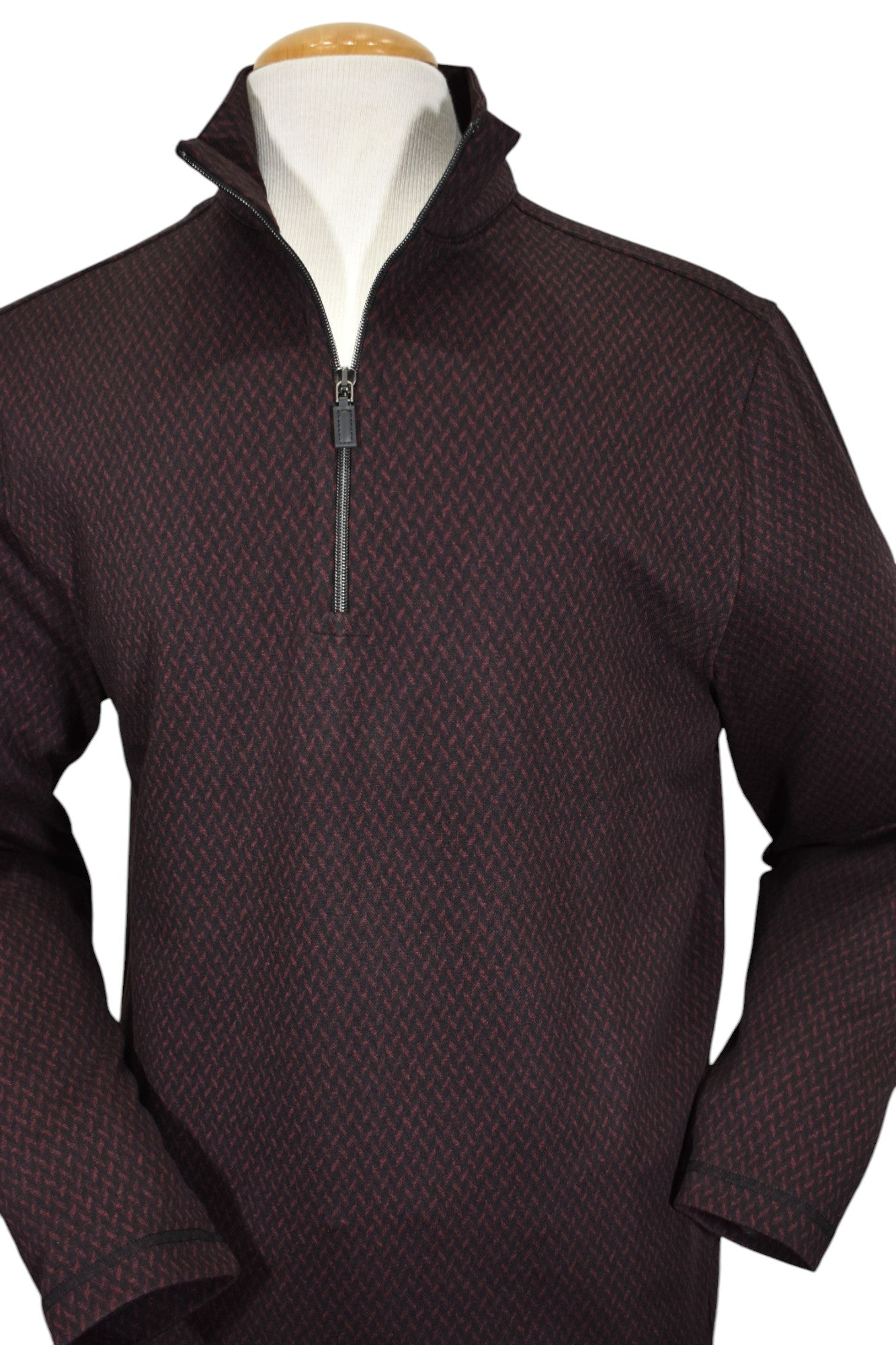 Experience the luxurious blend of soft cotton and viscose in our Marcello Monaco Wine Diamond Quarter Zip. 