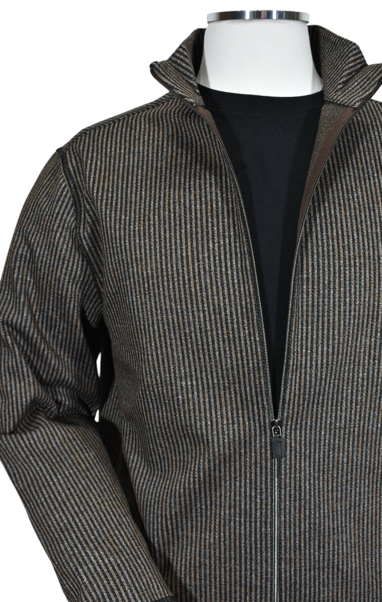 Experience luxury and sophistication with the Marcello Scott Bronze Cardigan.