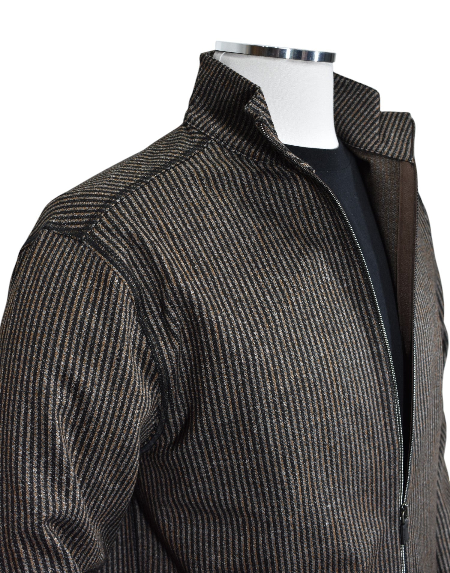 Experience luxury and sophistication with the Marcello Scott Bronze Cardigan.