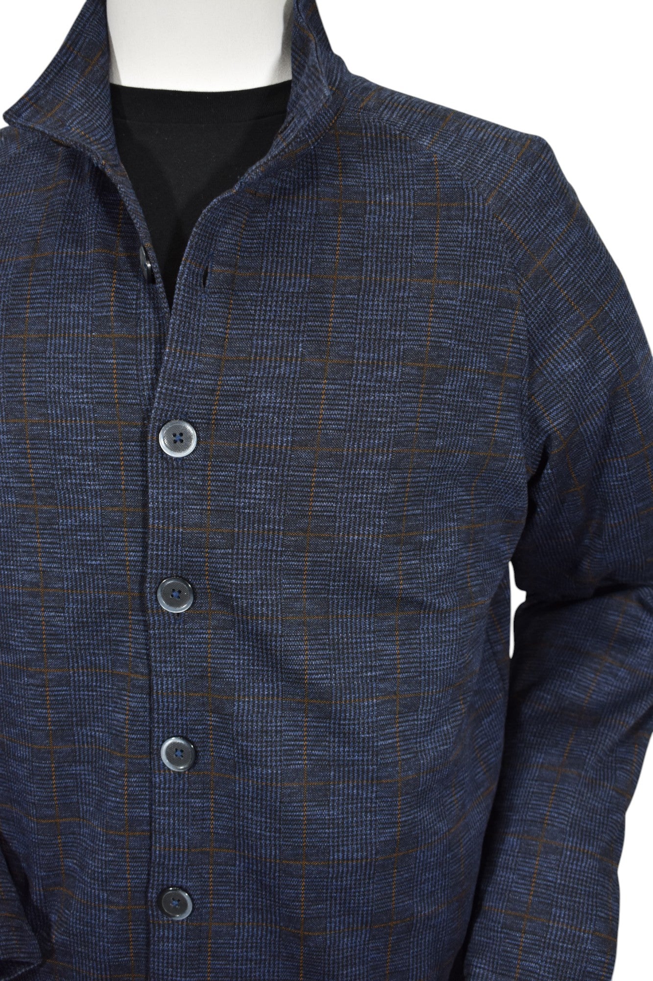 Experience ultimate comfort and style with the Marcello Garda Indigo Plaid Cardigan.