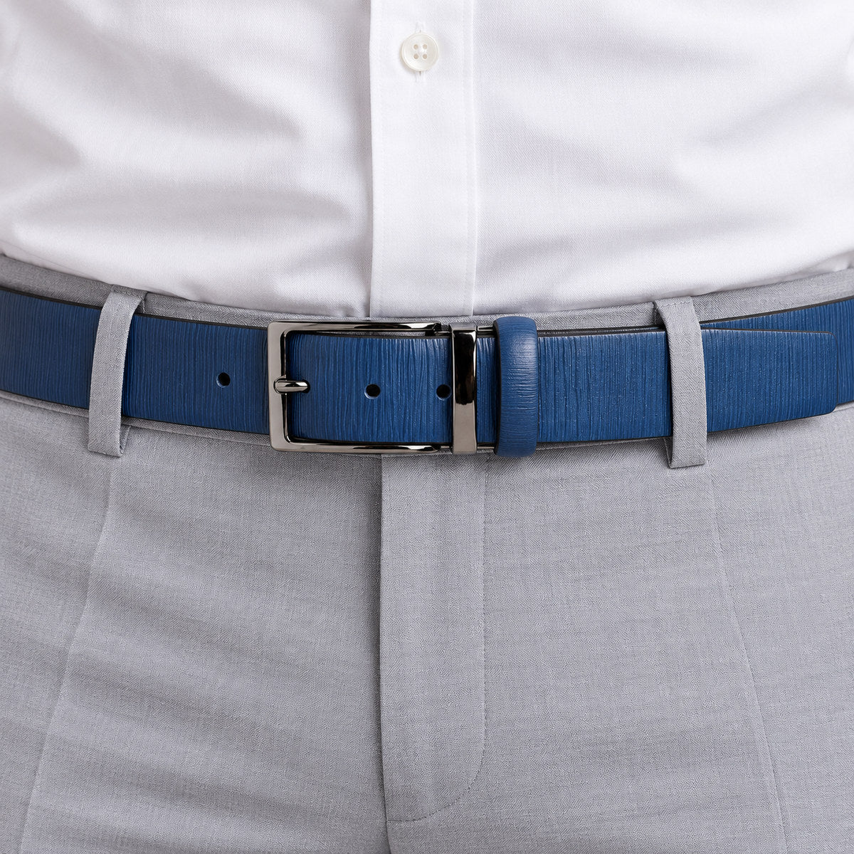 An ultra fine, leather stamped pattern that appears to look like fabric.  The finely stamped leather creates a cool casual or dressy look.  Soft leather.  Shiny nickel buckle.  Sizes 32 to 44.  Color is Indigo.
