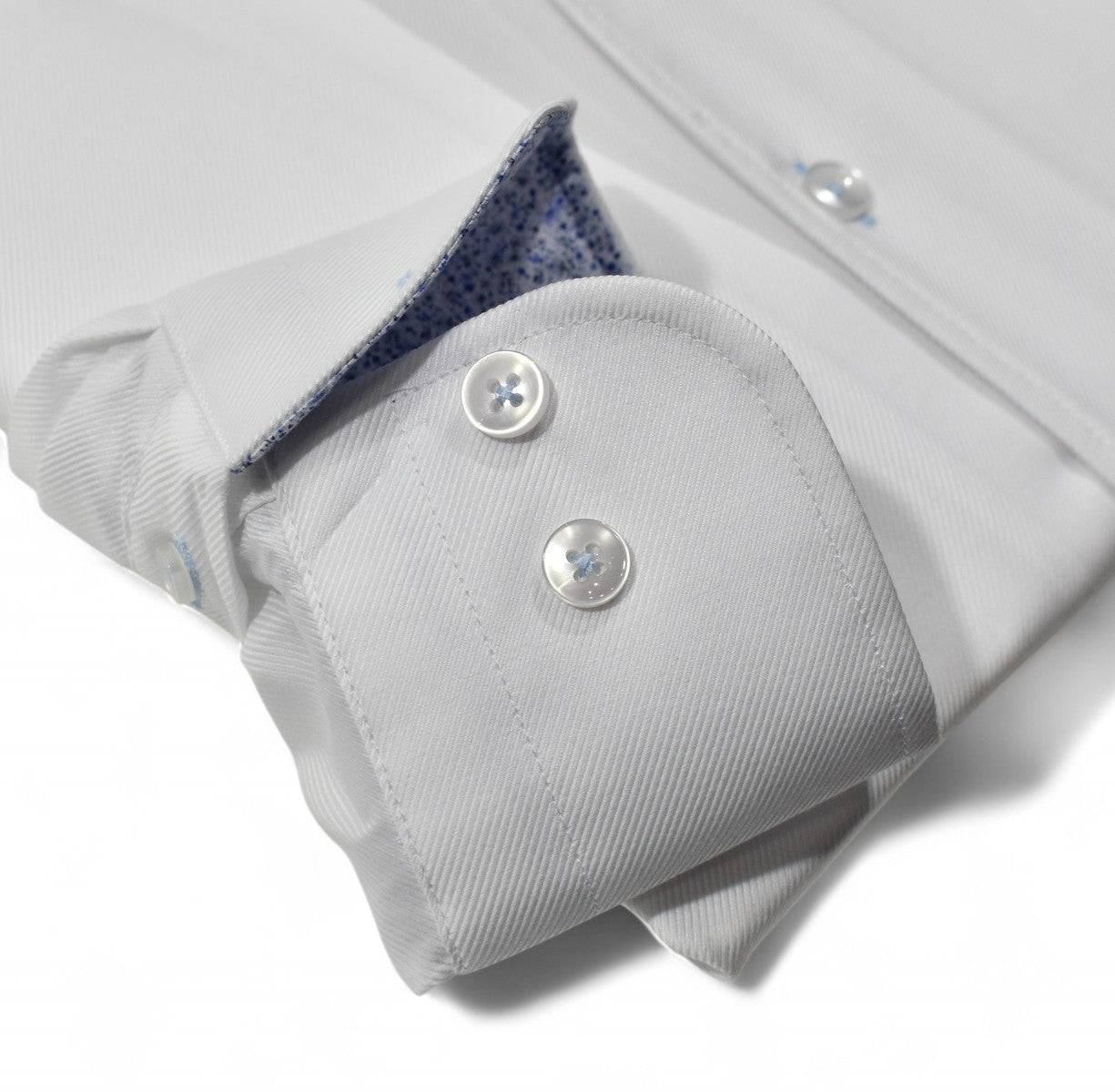 Impeccable craftsmanship and ultra soft cotton make this rich, sophisticated white twill pattern a must-have. Shirt by Marcello.