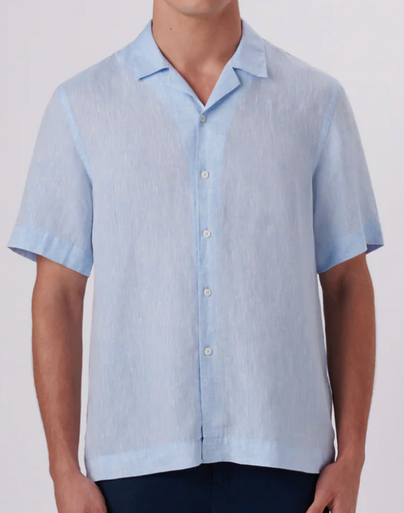 The short sleeve Bugatchi Linen shirt is perfect for the modern man. Its classic fit is made with lightweight soft linen fabric in three colors, sure to give you a comfortable and stylish look. Its perfect for a day in the office or an evening out.  Camp collar model, side seam slits.  Classic fit.