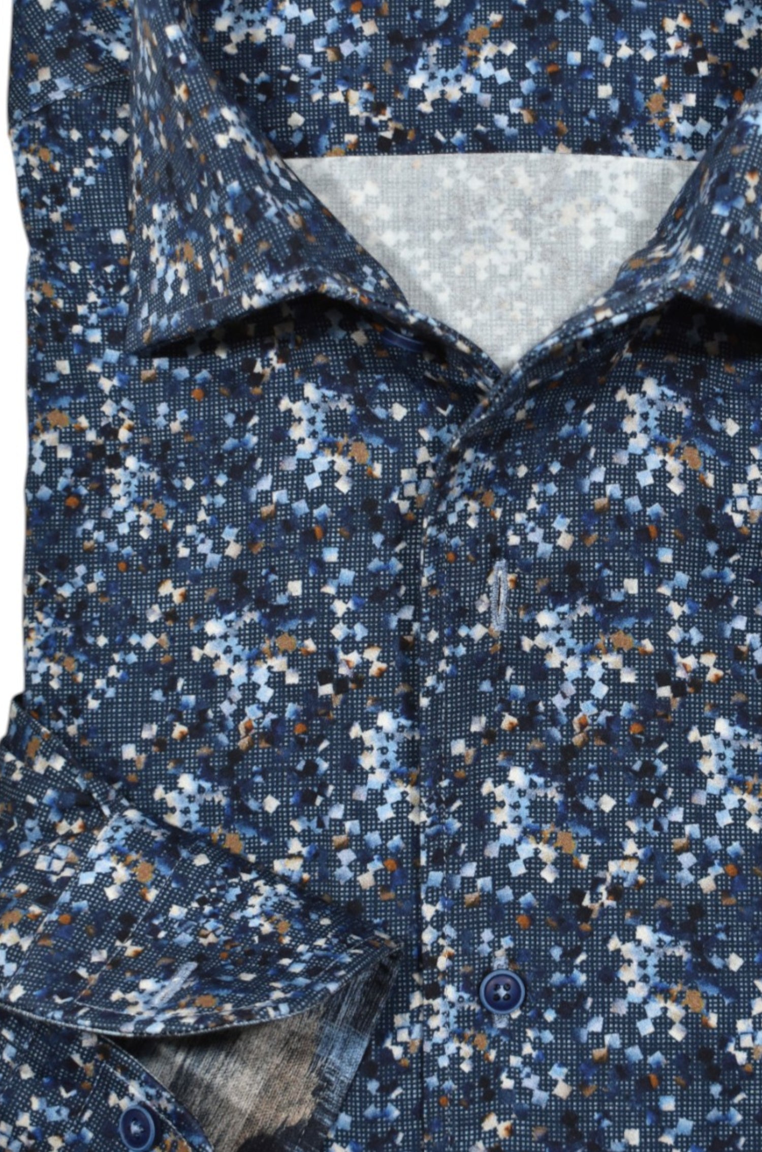 Elevate your style with our Marcello Perplexed Graphic Roll Collar! 