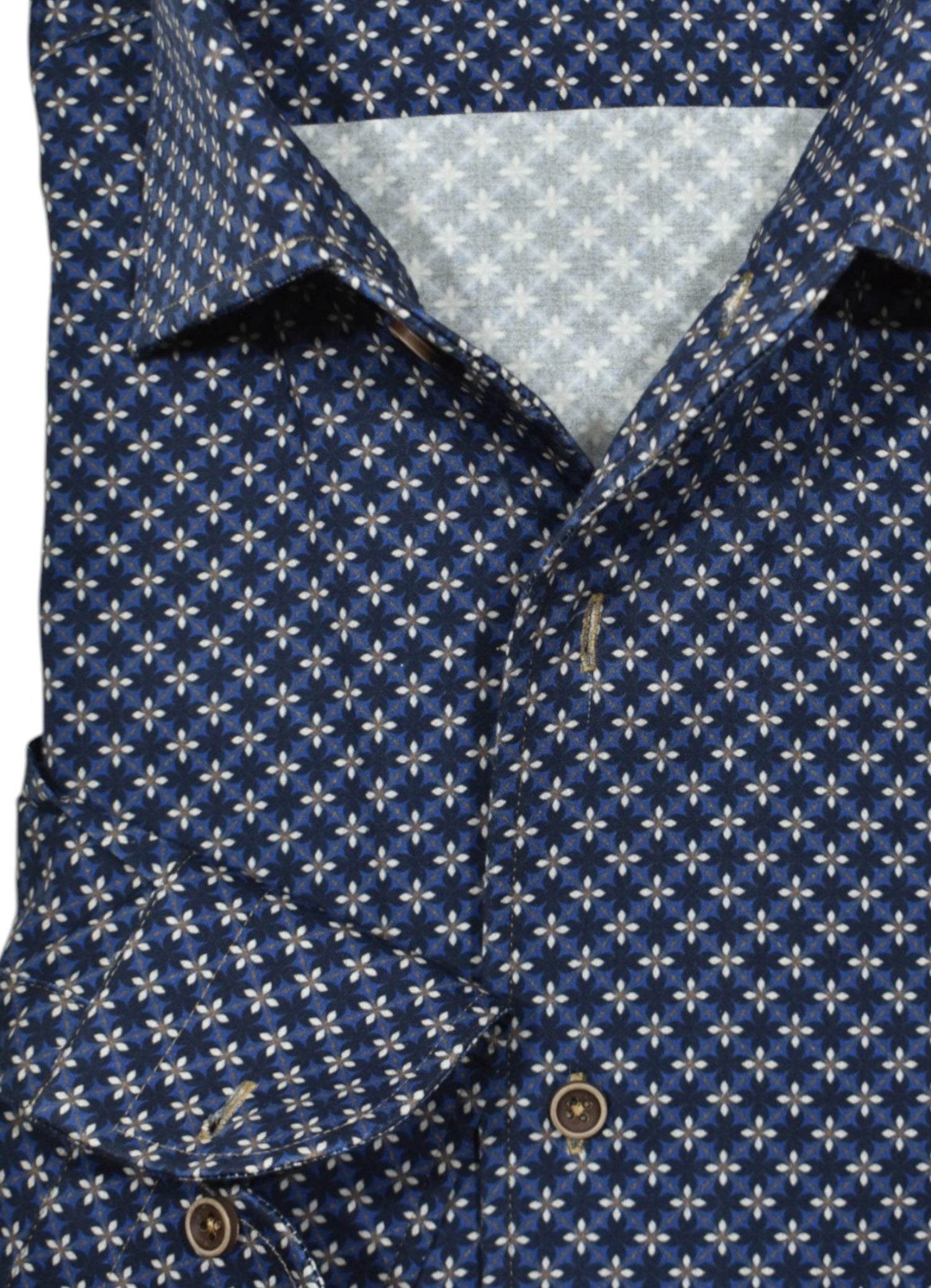 Indulge in the sophistication and elegance of the Marcello Hugo Medallion