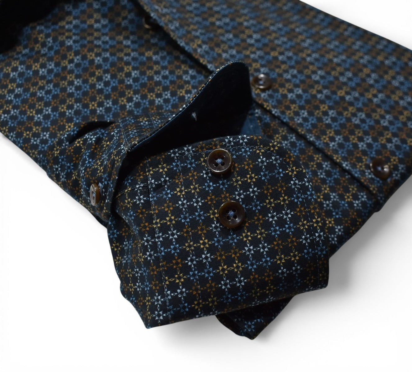 Marcello color linked boxes on a black shirt.