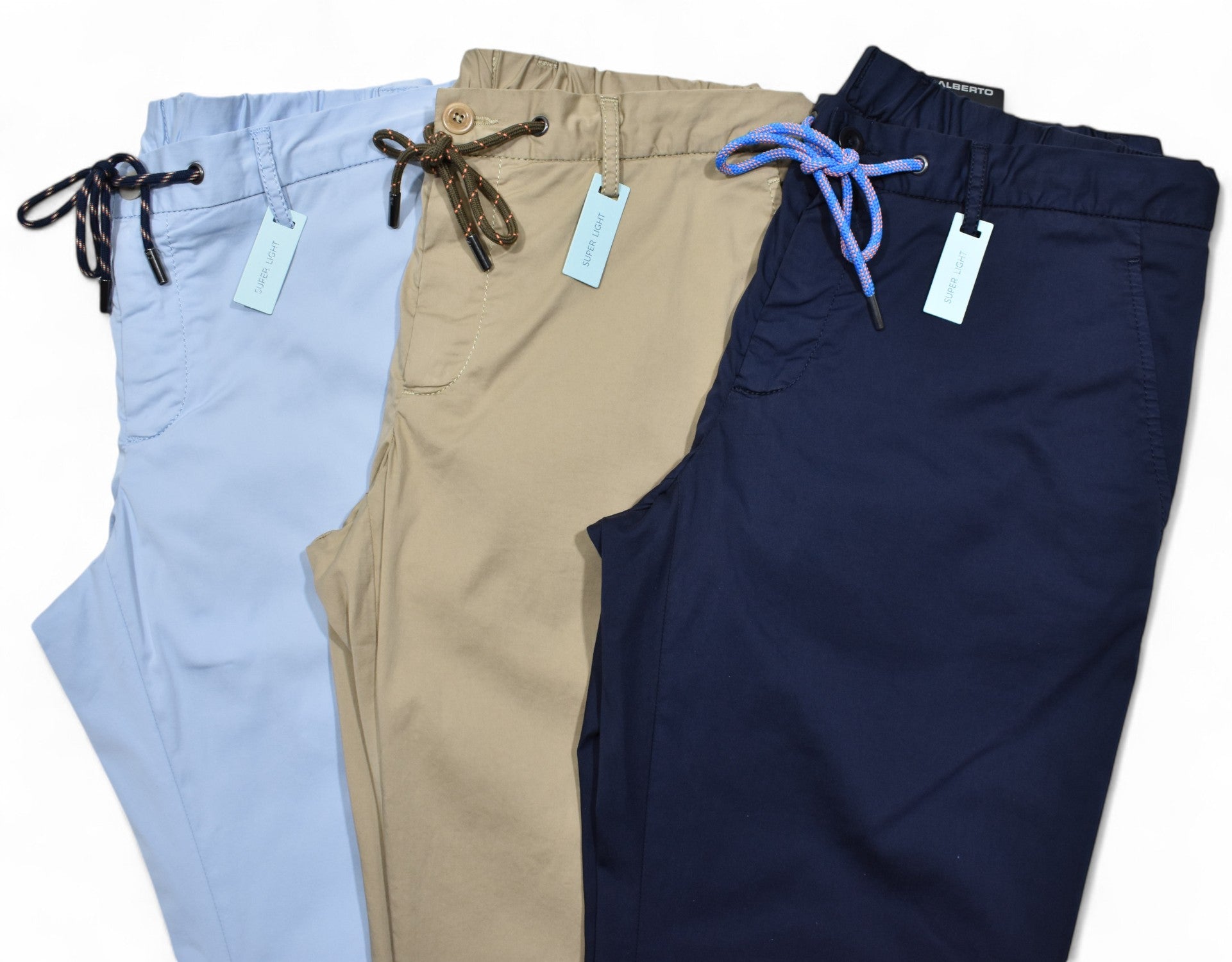 Alberto's refined casual pant strikes the perfect balance between functionality and elegance with its lightweight summer fabric.